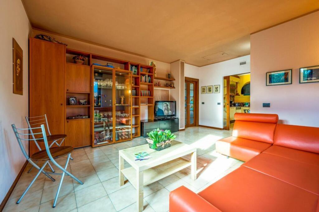 Villa Iris -Pet Friendly Stay - Garden - Private Parking- Bike Friendly Holiday House コーリコ エクステリア 写真