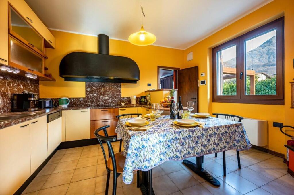Villa Iris -Pet Friendly Stay - Garden - Private Parking- Bike Friendly Holiday House コーリコ エクステリア 写真