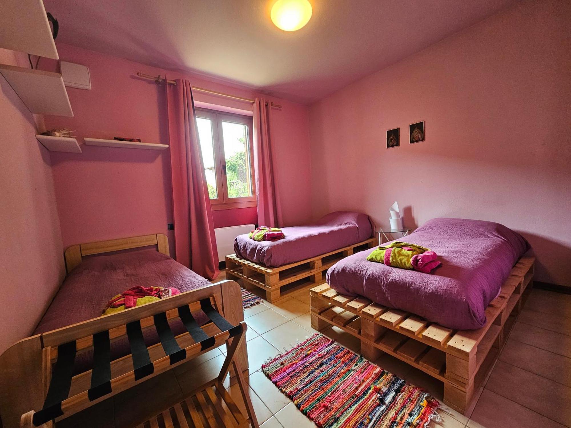 Villa Iris -Pet Friendly Stay - Garden - Private Parking- Bike Friendly Holiday House コーリコ エクステリア 写真